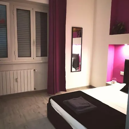 The Royals 게스트하우스